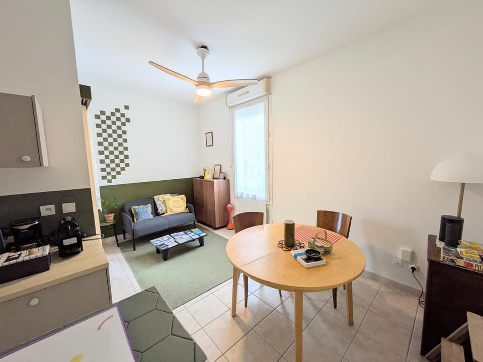 Kitchen or kitchenette, Living room, Seating area