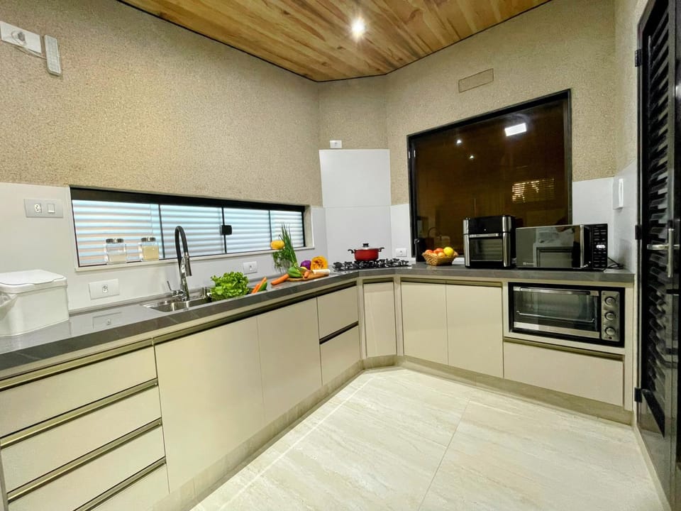 Kitchen or kitchenette, oven, stove