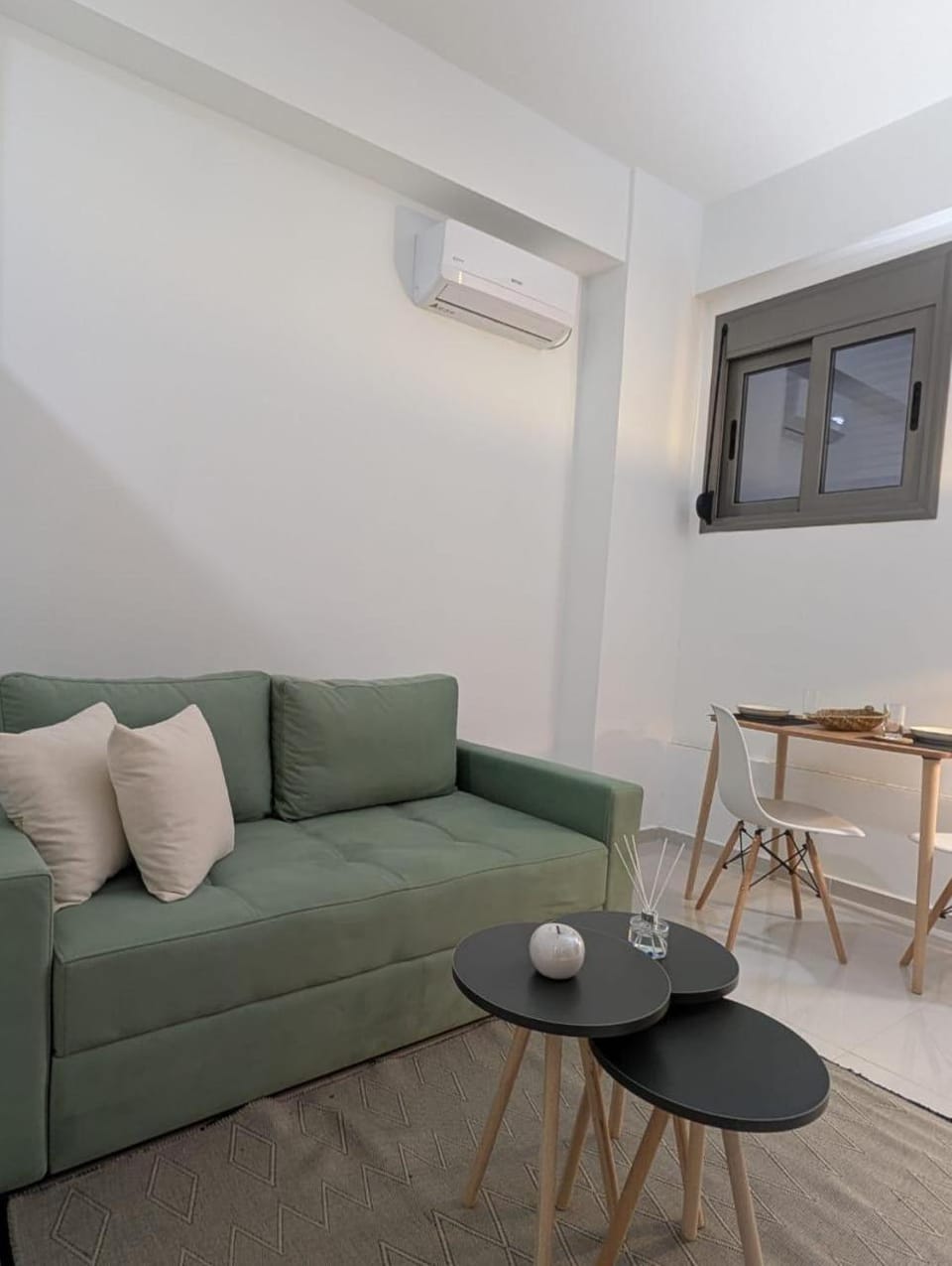 Living room, Seating area, Dining area, air conditioner