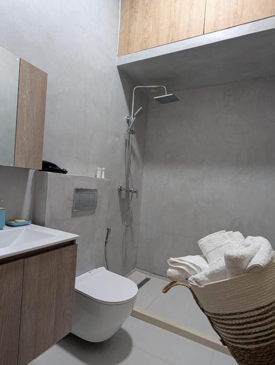 Shower, Toilet, Bathroom, towels