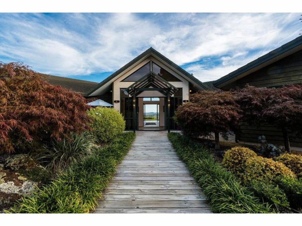 Private 5 bedroom Private Beach Haven with Starlink & Panoramic Views House in Northland