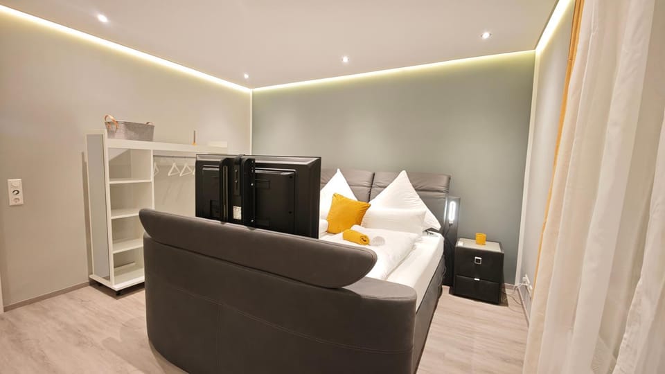 Bed, TV and multimedia, Business facilities, Bedroom, heating, internet, towels, wardrobe