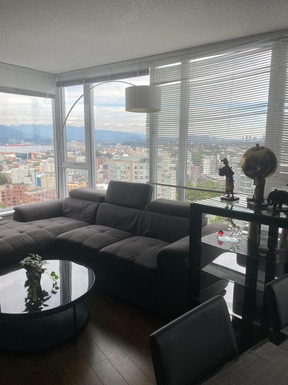 Dream Apartment with a Sauna Pool & Jacuzzi Apartment in Vancouver