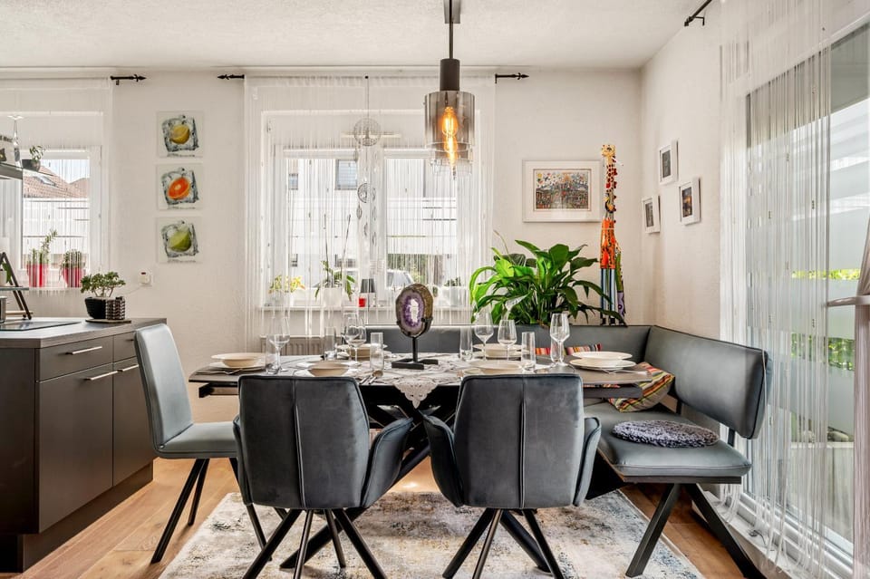 Seating area, Dining area