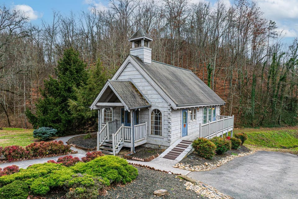 Lazy Bear Camp by American Patriot Getaways House in Pigeon Forge