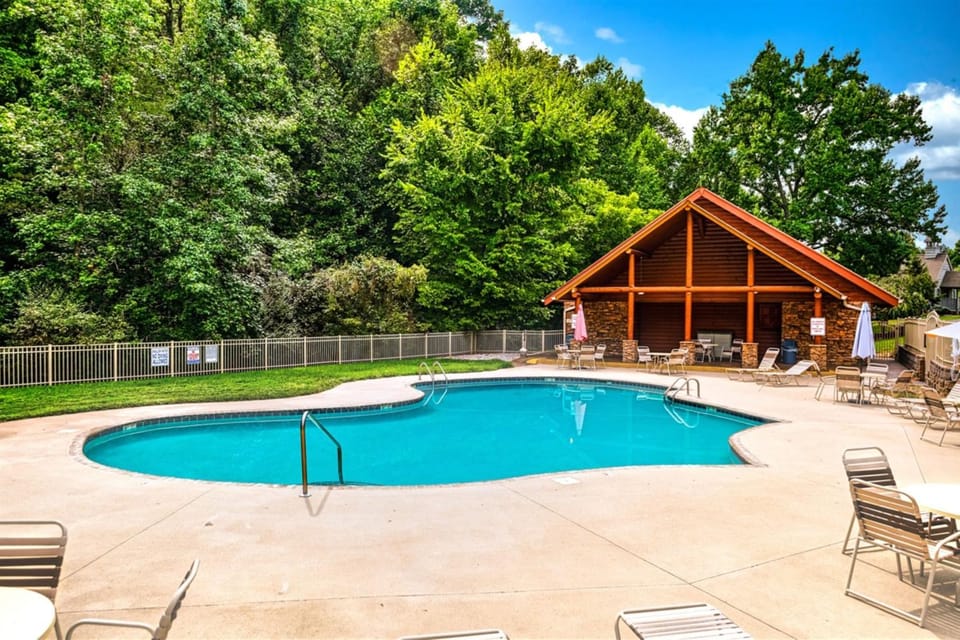 Lazy Bear Camp by American Patriot Getaways House in Pigeon Forge