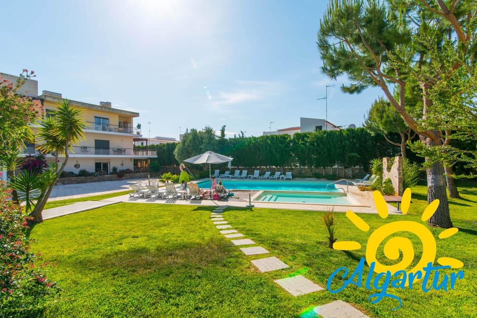 Patio, Garden, Swimming pool