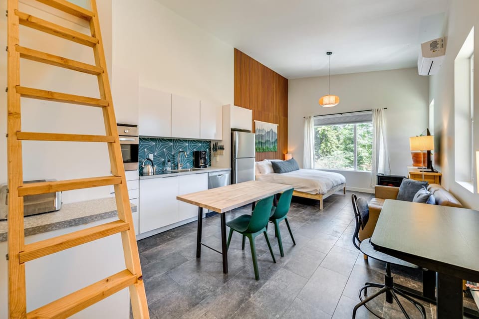 Ski, Hike & Bike: Modern Park City Studio Apartment in Summit Park