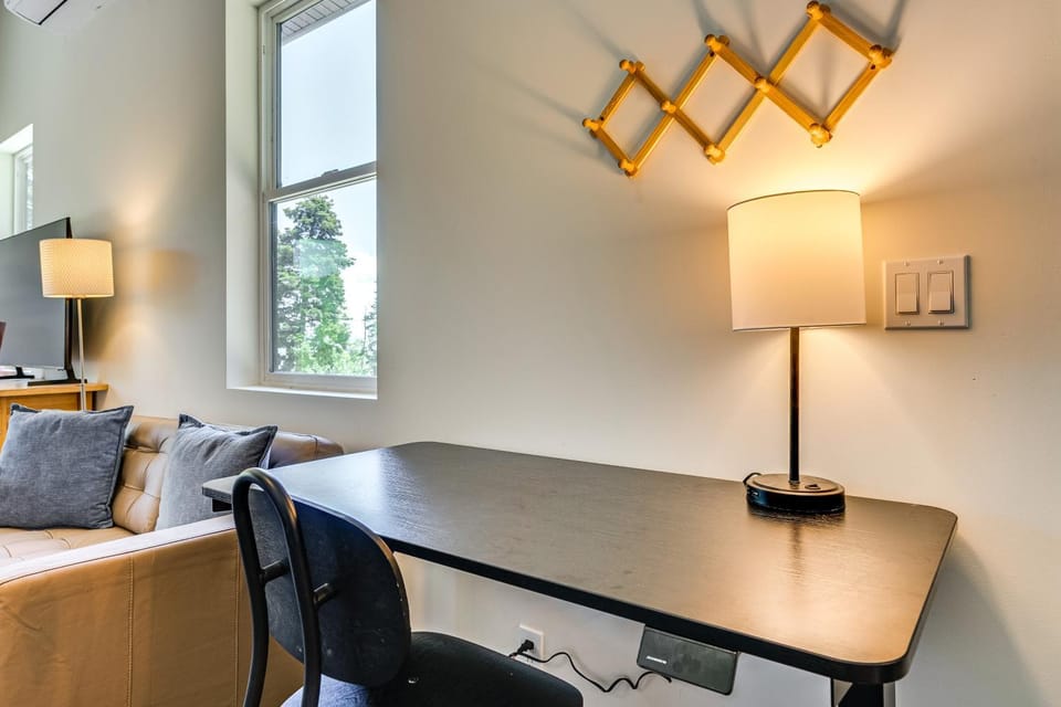 Ski, Hike & Bike: Modern Park City Studio Apartment in Summit Park