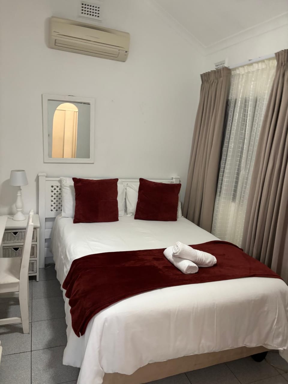 Bed, Bedroom, air conditioner