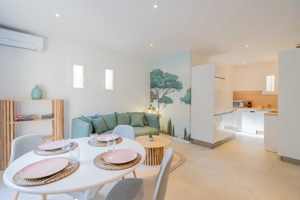 Kitchen or kitchenette, Living room, Seating area, Dining area, stove, air conditioner