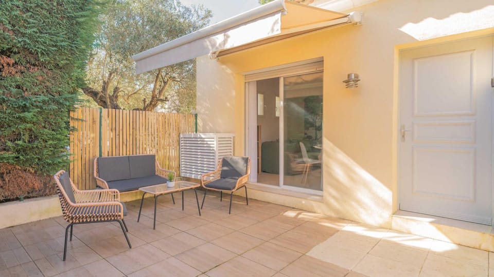 Patio, Day, View (from property/room), Balcony/Terrace, Seating area