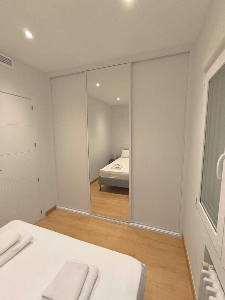 Bed, TV and multimedia, Photo of the whole room, Bedroom, wardrobe