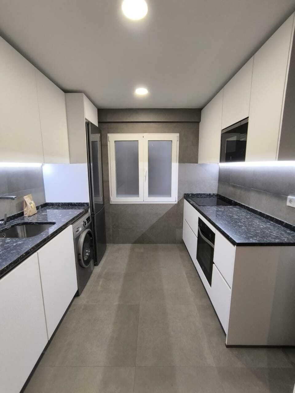 Kitchen or kitchenette, Kitchen or kitchenette, stove, washing machine