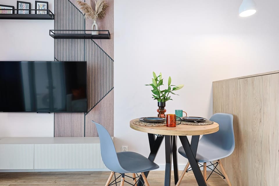 TV and multimedia, Living room, Seating area, Evening entertainment