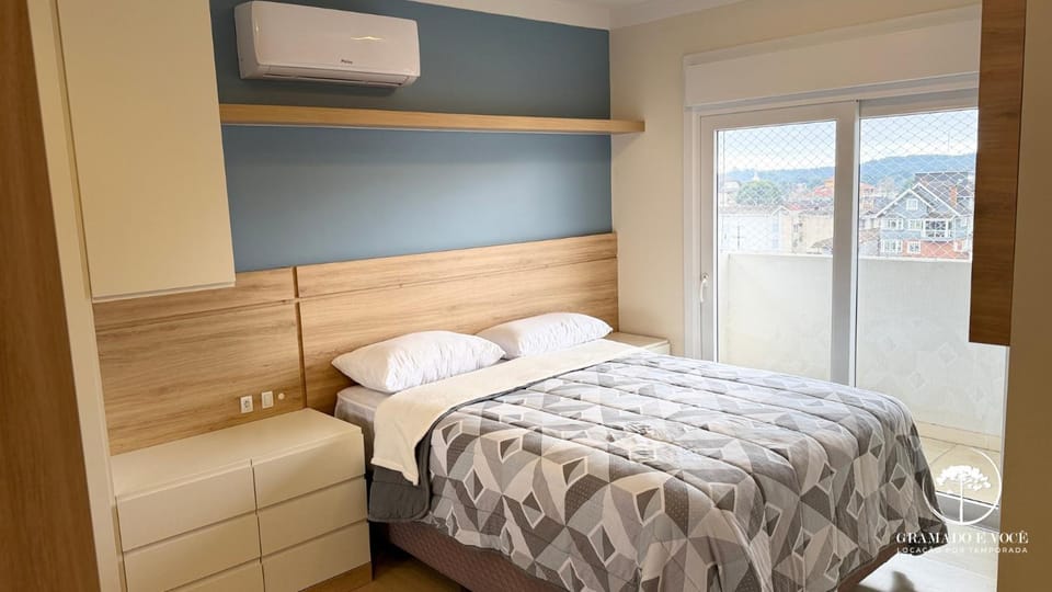 Bed, Photo of the whole room, Bedroom, air conditioner