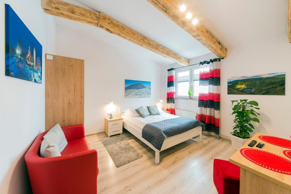 Bed, TV and multimedia, Living room, Photo of the whole room, Seating area, Bedroom