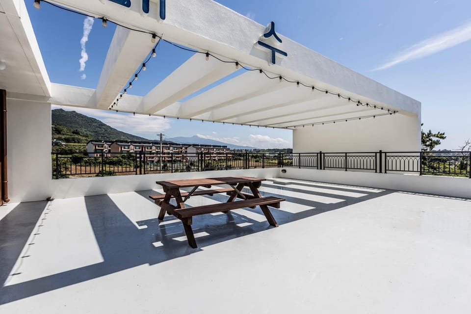 Day, Natural landscape, Balcony/Terrace