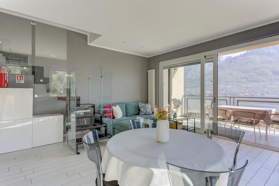 Natural landscape, Balcony/Terrace, Kitchen or kitchenette, Living room, Seating area, Dining area
