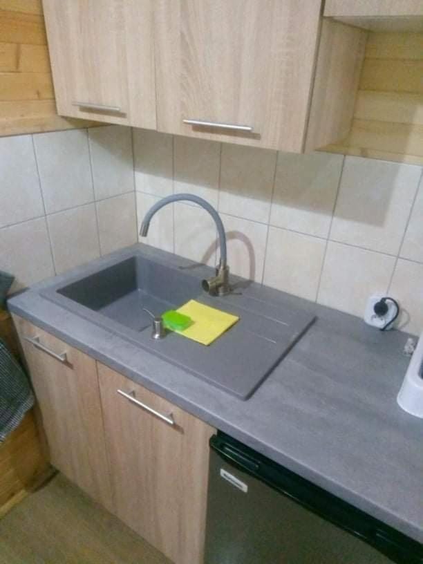 Domek letniskowy 6 osobowy drewniany z bezpośrednim zejściem nad jezioro Wilczyńskie Świętne Basen pomost rowerki wodne i kajaki bezpłatnie, duży plac zabaw i wiele innych udogodnień House in Greater Poland Voivodeship