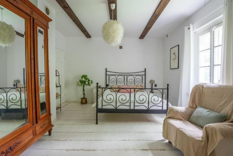 Bed, View (from property/room), Photo of the whole room, Seating area, Bedroom, Garden view, towels, wardrobe