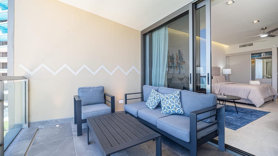 Patio, Balcony/Terrace, Seating area