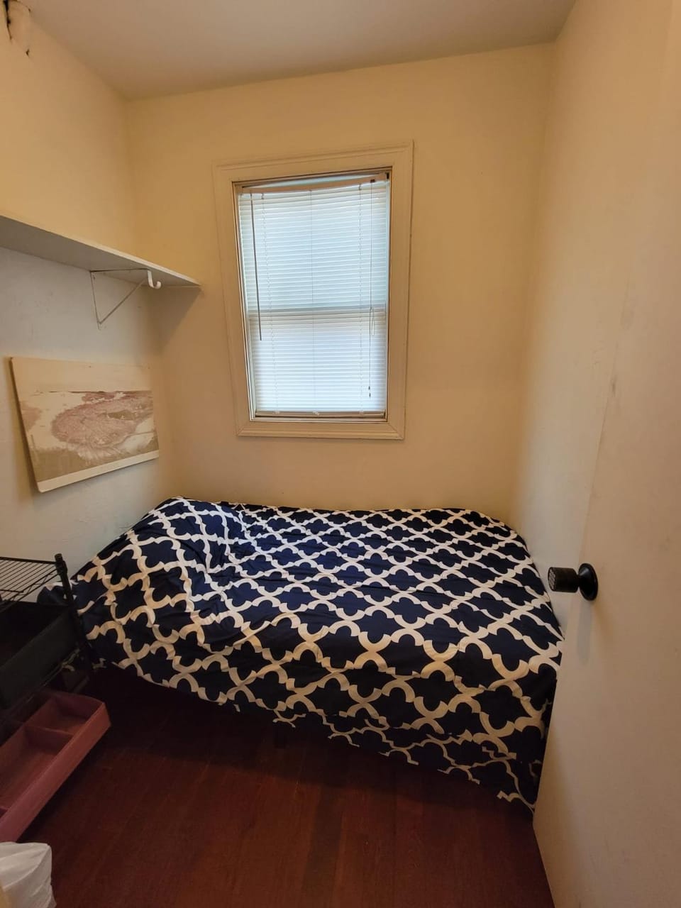 Esjacpe Guest House 2 Bed and Breakfast in Jamaica Plain