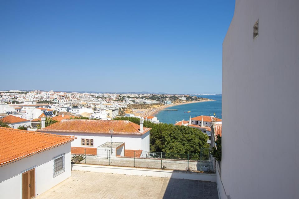 Property building, Day, Natural landscape, View (from property/room), Balcony/Terrace, City view, Sea view