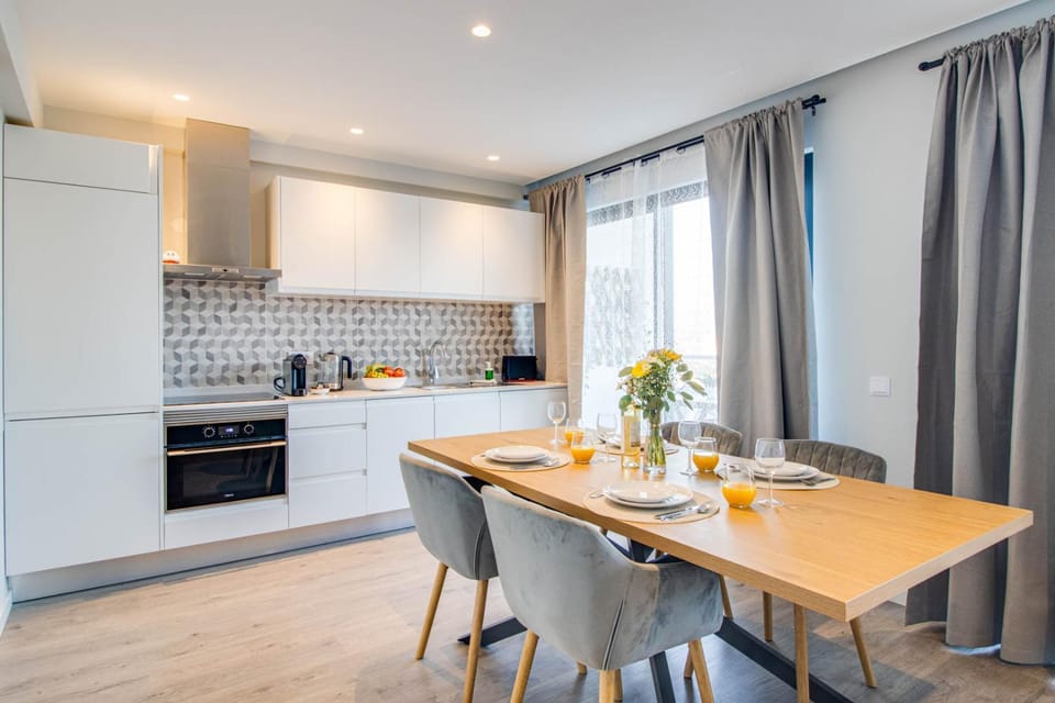 Kitchen or kitchenette, Dining area, stove