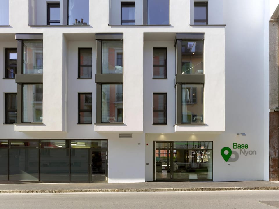 Property building, Facade/entrance, Location