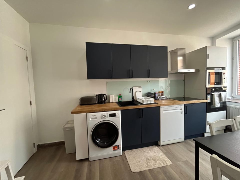 Communal kitchen, dishwasher, stove