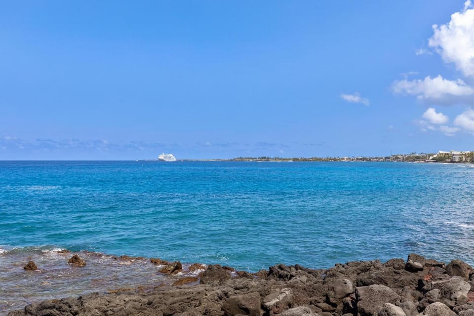 Day, Natural landscape, View (from property/room), Pool view, Sea view