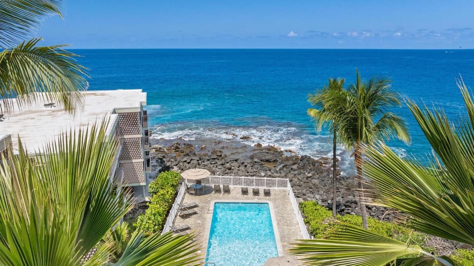 Day, Natural landscape, Pool view, Sea view, Swimming pool, sunbed