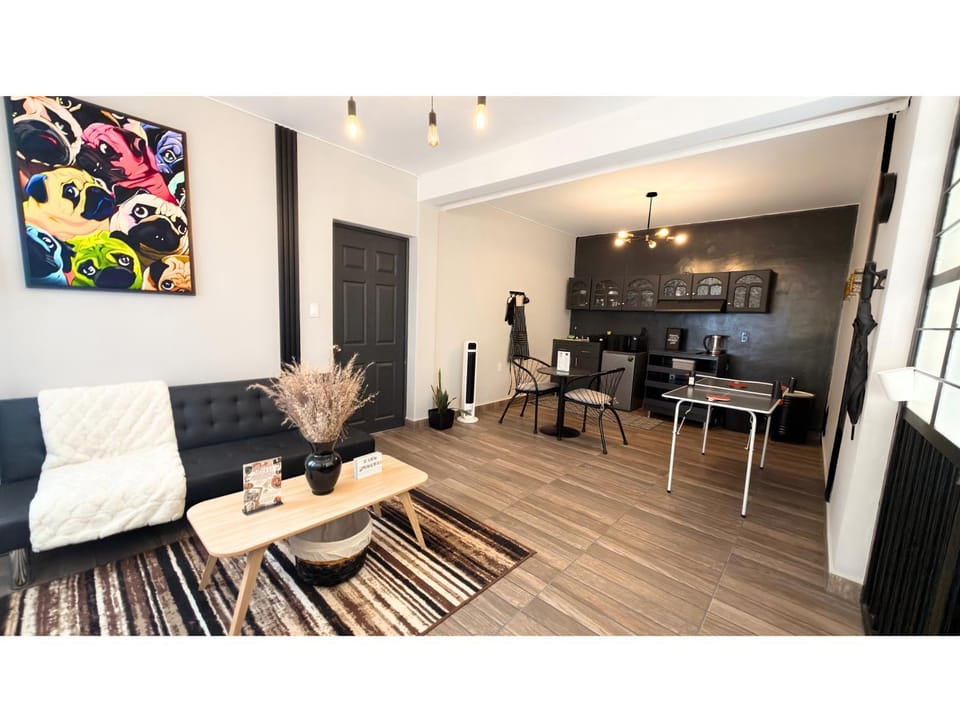 Kitchen or kitchenette, Seating area