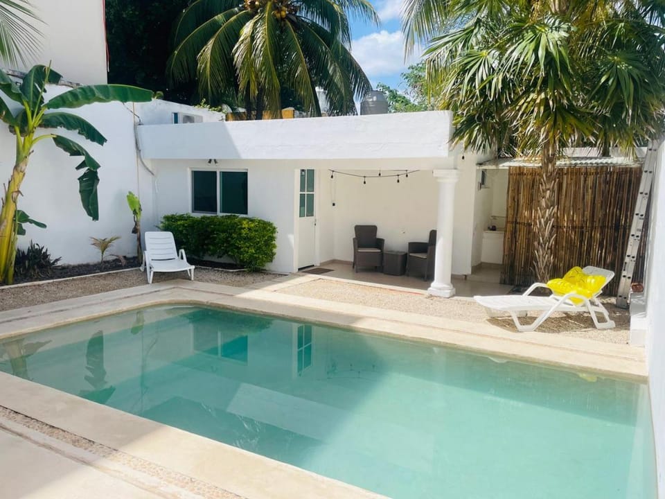 Swimming pool, Swimming pool