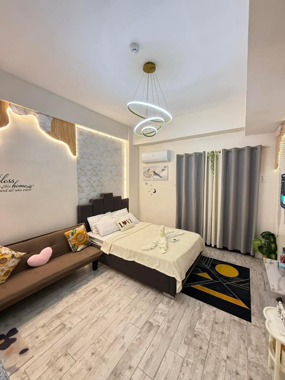 The Fyangz Luxe Staycation Near Anjo World Apartment hotel in Central Visayas