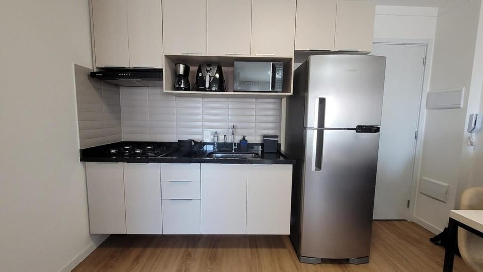 Kitchen or kitchenette, minibar, oven, stove
