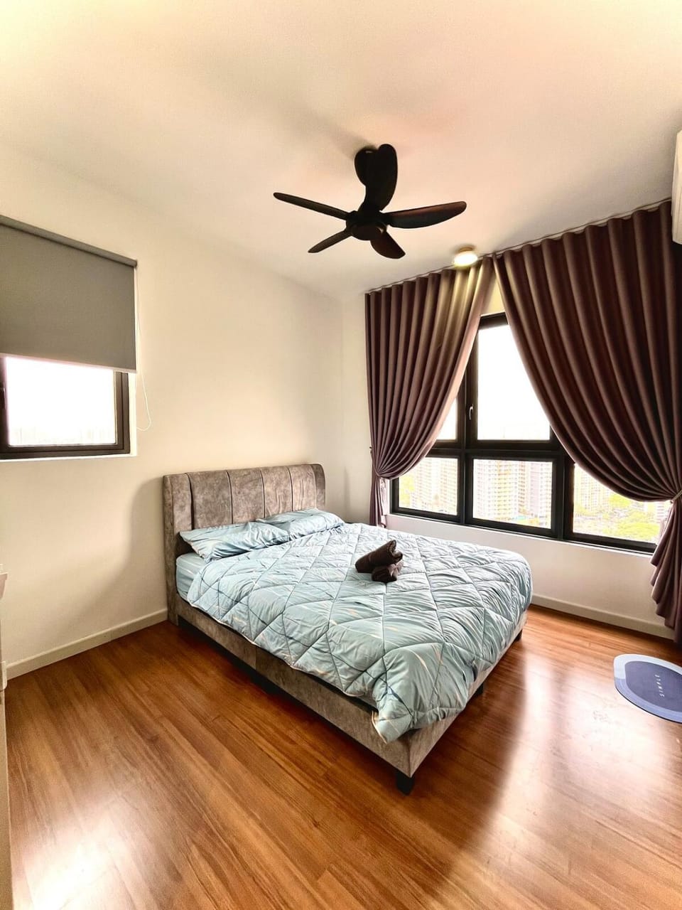 Bed, Photo of the whole room, Bedroom, towels