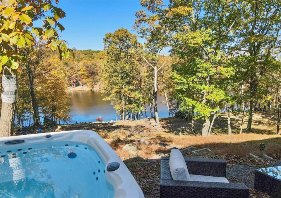 Spring, Day, Natural landscape, Hot Tub, Lake view, River view