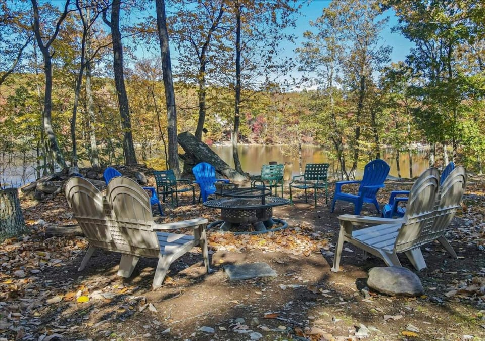 Spring, Day, Natural landscape, Seating area, fireplace