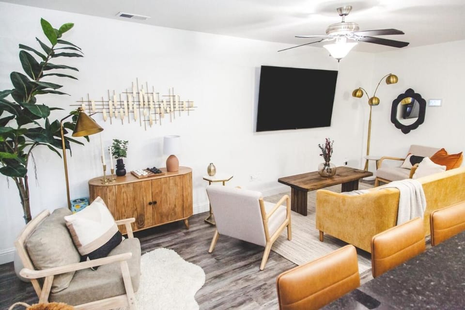 Communal lounge/ TV room, TV and multimedia, Living room, Evening entertainment