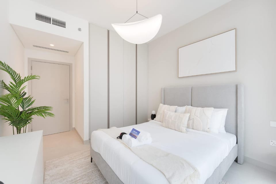 Free housekeeping visits during your stay - StayShort - Creek Harbour Sleeps 4 with City Views Apartment in Dubai