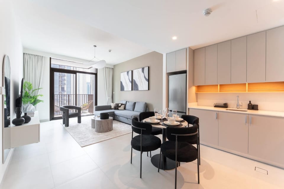 Free housekeeping visits during your stay - StayShort - Creek Harbour Sleeps 4 with City Views Apartment in Dubai