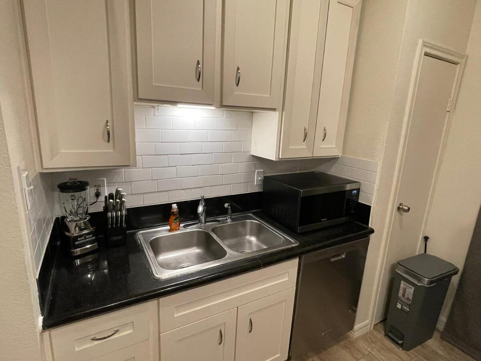 Cozy Condo Near Med Center, NRG Stadium, & Rail line Apartment in Houston