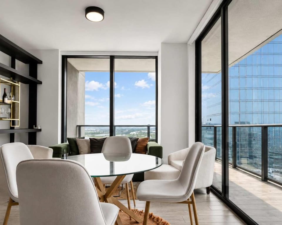 Downtown Miami Studio Bay View Cruise Port LuxePad Apartment in Miami