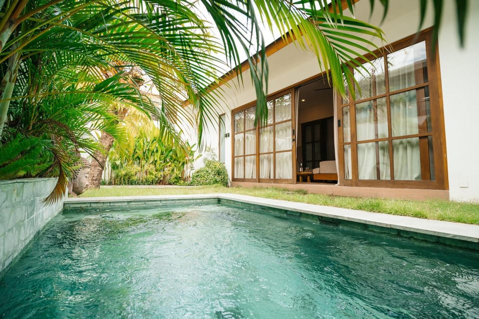 Property building, Garden, Swimming pool, Swimming pool