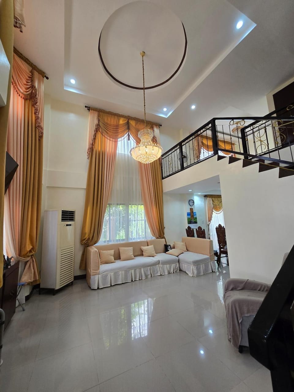 Communal lounge/ TV room