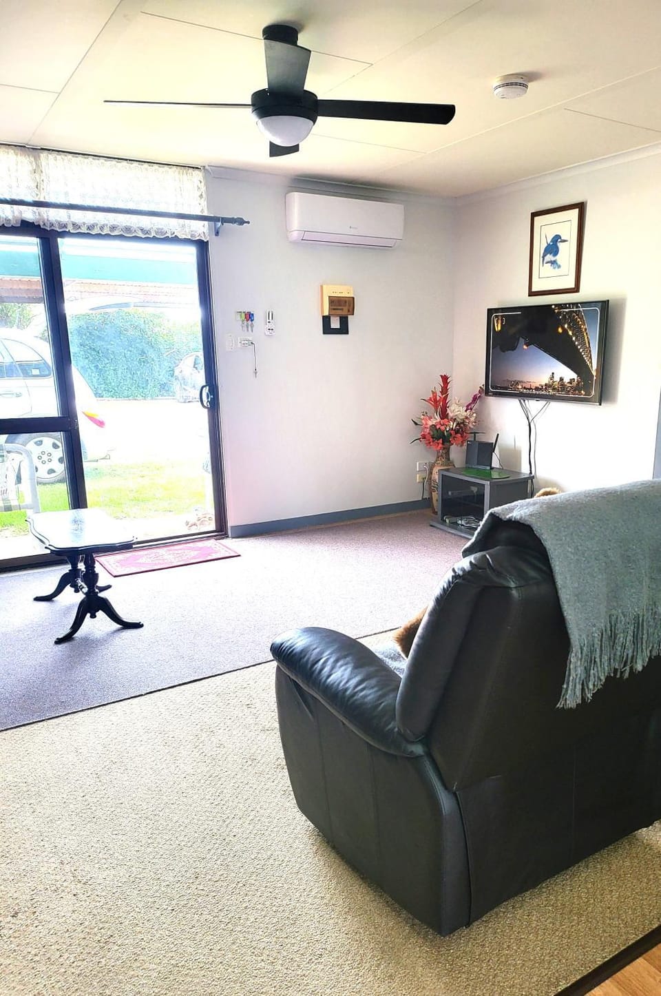 Home on the Bay on Esplanade and Buller St Kingscote-3 people in 2 nights get the 3rd night free Nature lodge in South Australia