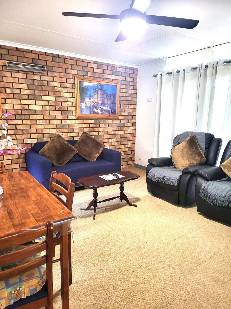 Home on the Bay on Esplanade and Buller St Kingscote-3 people in 2 nights get the 3rd night free Nature lodge in South Australia