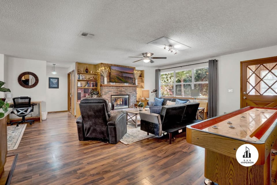 Uhost AI - Get Cozy & Relax! 4BR, 2BA, Hot Tub House in Florida